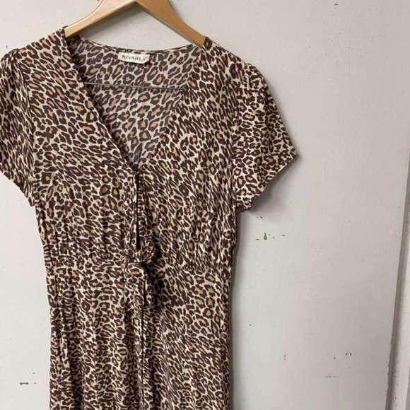 KIVARI Alena Leopard Print Tie Front Midi Dress - Picture 14 of 16